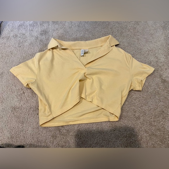 H&M pale yellow crop top - Picture 3 of 3